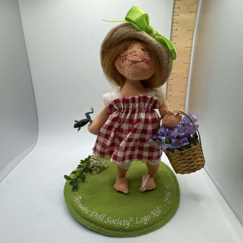 Annalee Doll Society 1996-1997 Spring Logo Kid 7 Inches Tall Doll